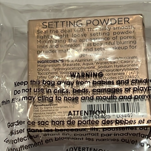 ✨HOST PICK ✨ New Sigma Beauty Soft Focus Setting Powder - Picture 10 of 13